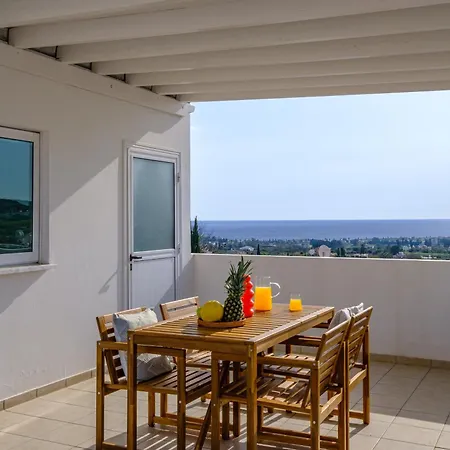 Tariro Townhouse By Nomads Holiday home Paphos
