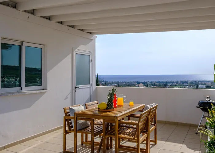 Tariro Townhouse By Nomads Case de vacanță Paphos