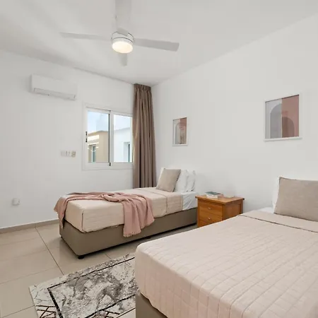 Tariro Townhouse By Nomads * 파포스